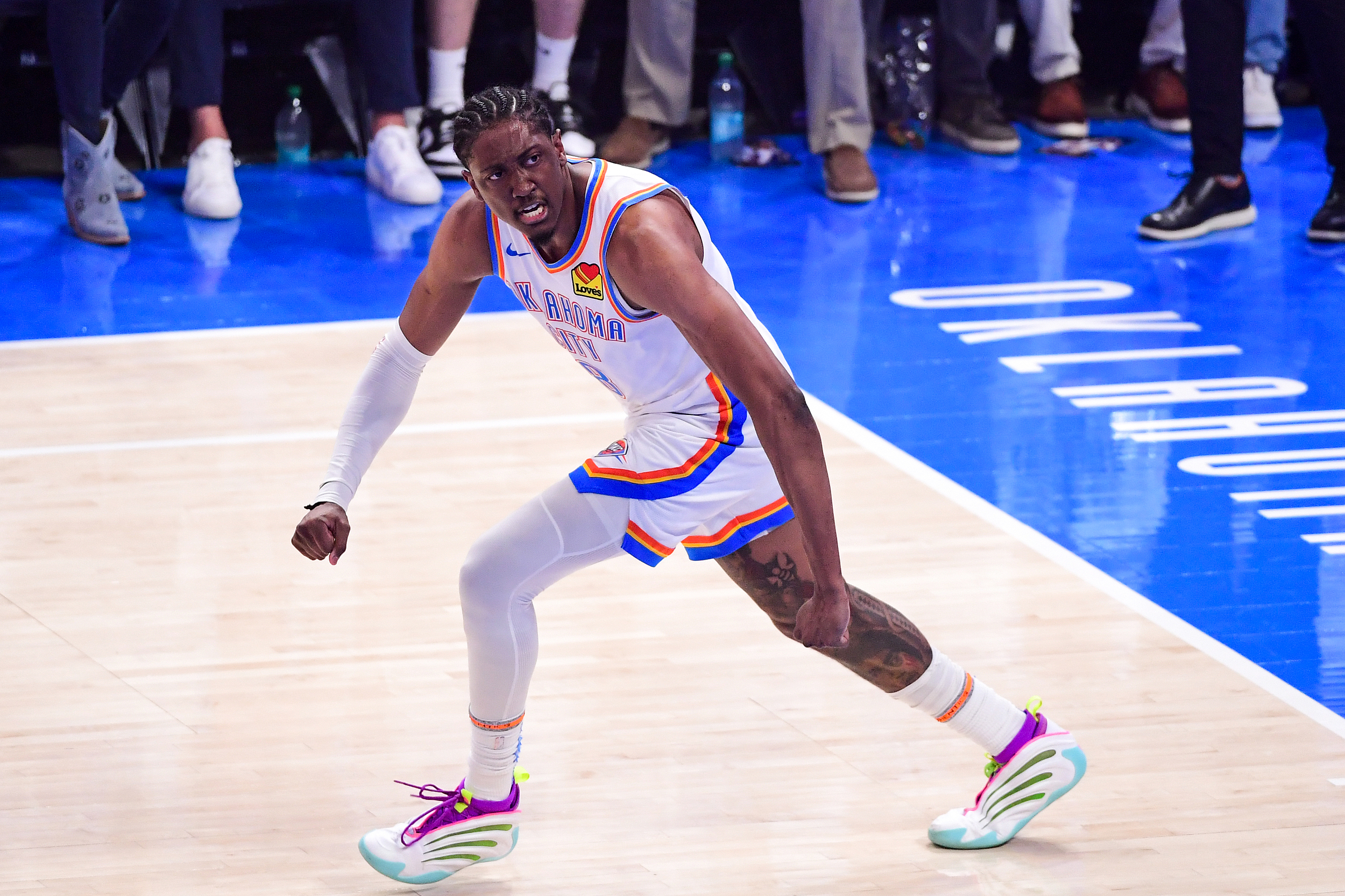 九游登录入口-杰伦·威廉姆斯：夺冠后我穿着皮大衣端奖杯，手酸到没力举酒瓶