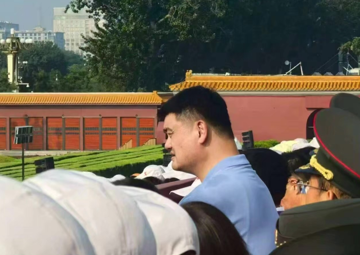 九游体育官网入口-无上荣耀！姚明参加九三阅兵仪式太显眼 卸下重负他笑容多许多