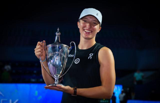 最后一个月大逆袭！斯瓦泰克首夺总决赛重回第一